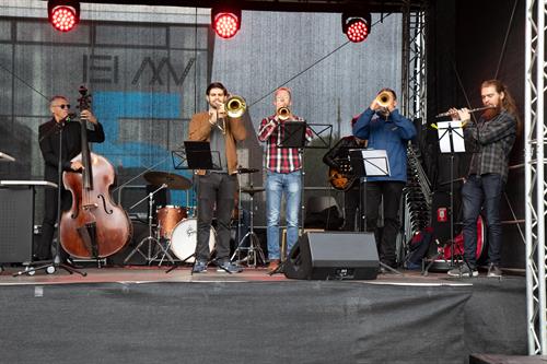 Der AStA und die Big Band sorgten mit weiteren Grußworten und Musik für gute Stimmung.